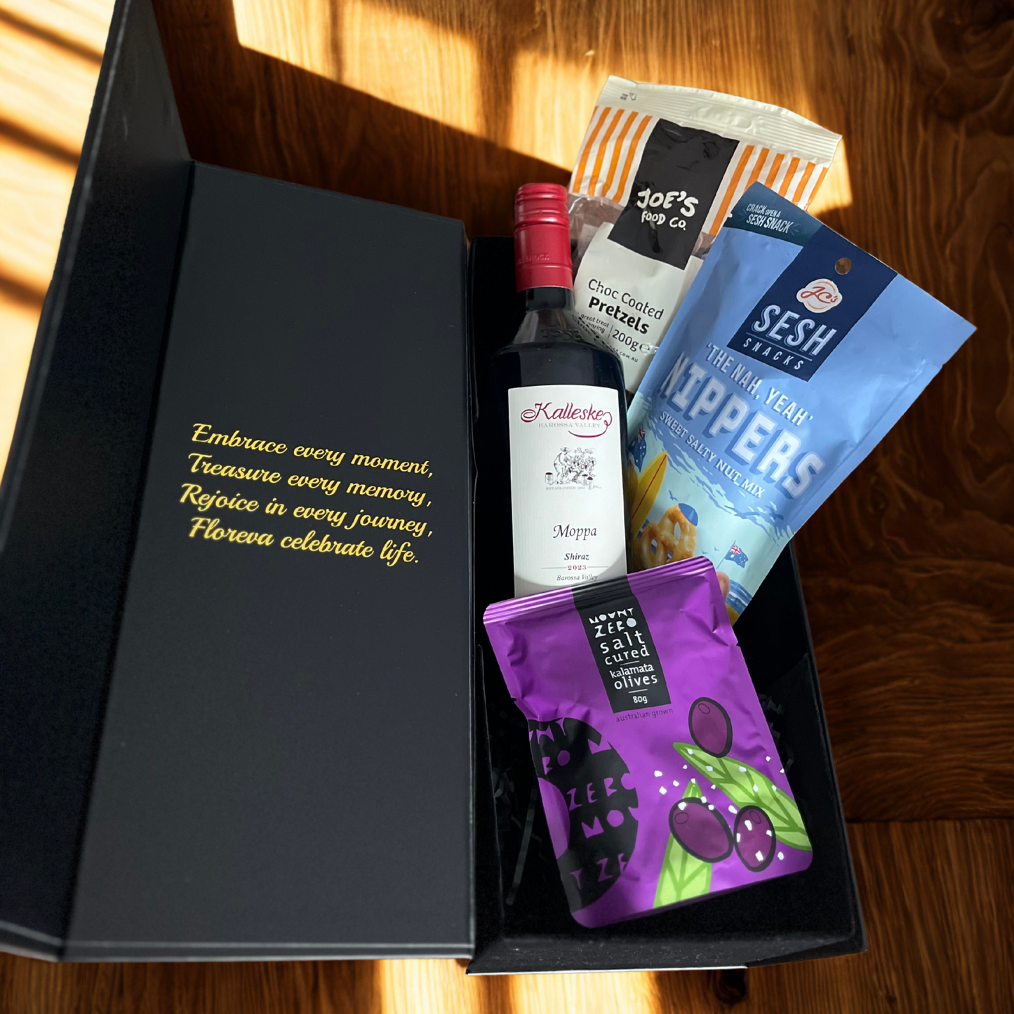 RED WINE & NIBBLES Hamper
